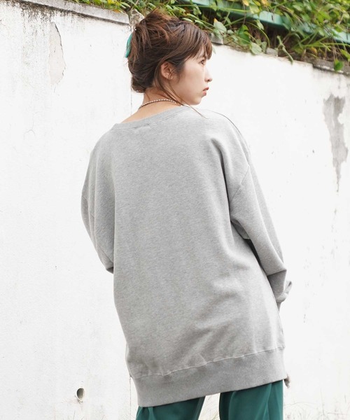 X-girl(エックスガール)の「CHENILLE EMBROIDERY OVAL LOGO CREW SWEAT TOP(スウェット・レディース・パープル/アッシュ/ブラック・S/XL/M/L)」の15枚目の写真