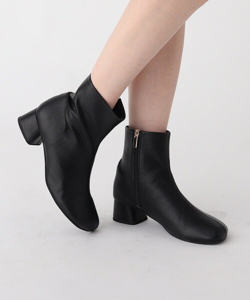 AG by aquagirl（エージーバイアクアガール）の「◆ワイドトゥショートブーツ（ブーツ・レディース・ブラック/オフホワイト・02/03）」の2枚目の写真