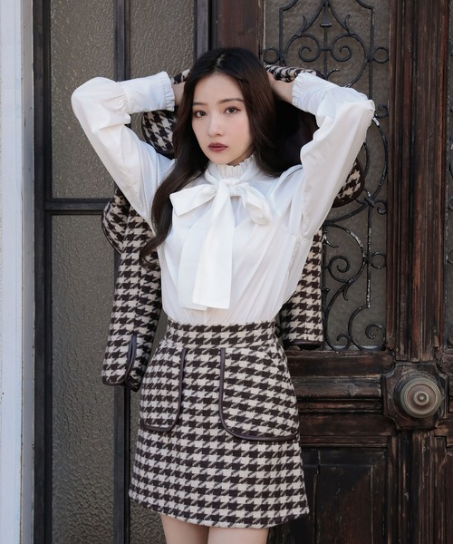 ANDGEEBEE(アンジービー)の「リボンブラウス(シャツ/ブラウス・レディース・ホワイト/ブラック・MEDIUM)」の2枚目の写真