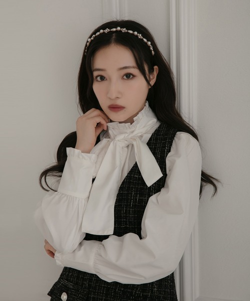 ANDGEEBEE(アンジービー)の「リボンブラウス(シャツ/ブラウス・レディース・ホワイト/ブラック・MEDIUM)」の3枚目の写真