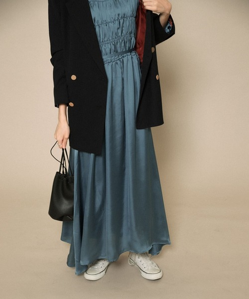 KBF（ケイビーエフ）の「シャーリングギャザーワンピース（ワンピース・レディース・ホワイト系その他/ブラック系その他/グレー系その他・ONE）」の7枚目の写真