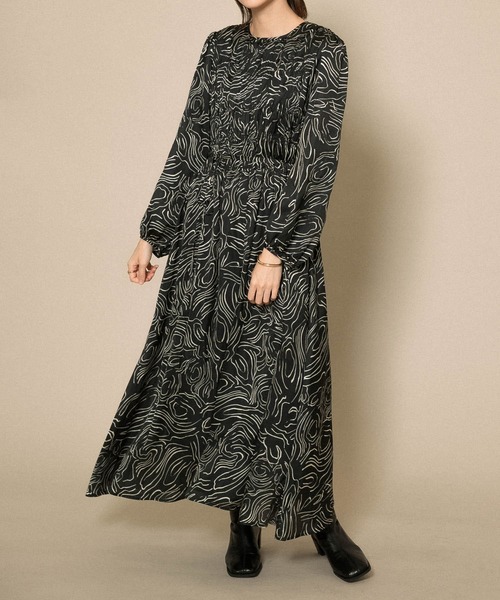 KBF（ケイビーエフ）の「シャーリングギャザーワンピース（ワンピース・レディース・ホワイト系その他/ブラック系その他/グレー系その他・ONE）」の20枚目の写真