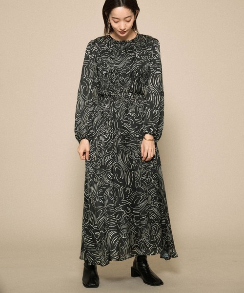 KBF（ケイビーエフ）の「シャーリングギャザーワンピース（ワンピース・レディース・ホワイト系その他/ブラック系その他/グレー系その他・ONE）」の8枚目の写真