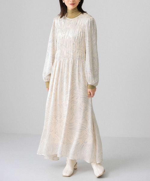 KBF（ケイビーエフ）の「シャーリングギャザーワンピース（ワンピース・レディース・ホワイト系その他/ブラック系その他/グレー系その他・ONE）」の14枚目の写真