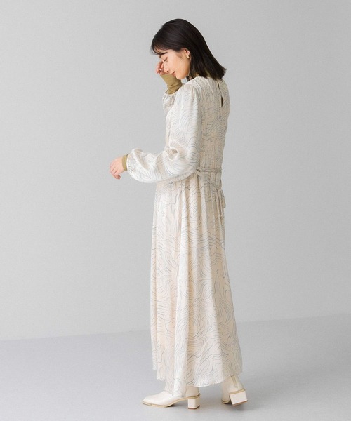 KBF（ケイビーエフ）の「シャーリングギャザーワンピース（ワンピース・レディース・ホワイト系その他/ブラック系その他/グレー系その他・ONE）」の17枚目の写真