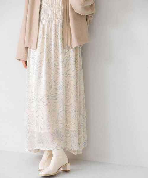 KBF（ケイビーエフ）の「シャーリングギャザーワンピース（ワンピース・レディース・ホワイト系その他/ブラック系その他/グレー系その他・ONE）」の11枚目の写真