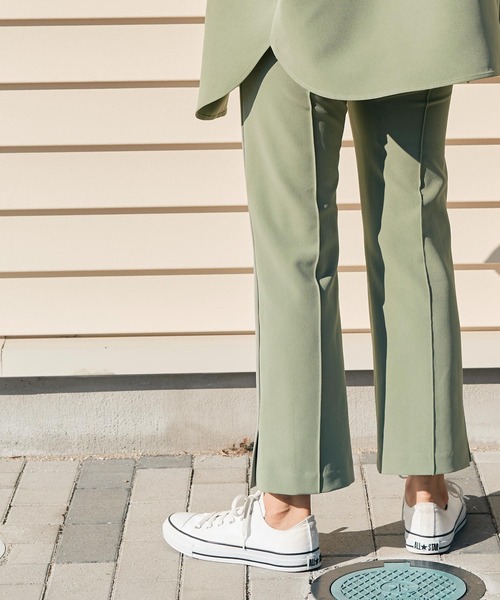 titivate（ティティベイト）の「裾ｽﾘｯﾄﾋﾟﾝﾀｯｸｾﾐﾌﾚｱﾊﾟﾝﾂ（その他パンツ・レディース・ネイビー/イエロー/ライトカーキ/ライトベージュ/ブラック/グレイッシュブルー・S/M/L）」の3枚目の写真