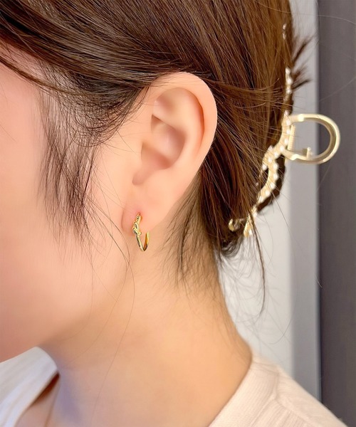 blackdia ocean（ブラックダイヤオーシャン）の「blackdia ocean シンプルツイストフープピアス（ピアス（両耳用）・レディース・シルバー/ゴールド・FREE）」の6枚目の写真
