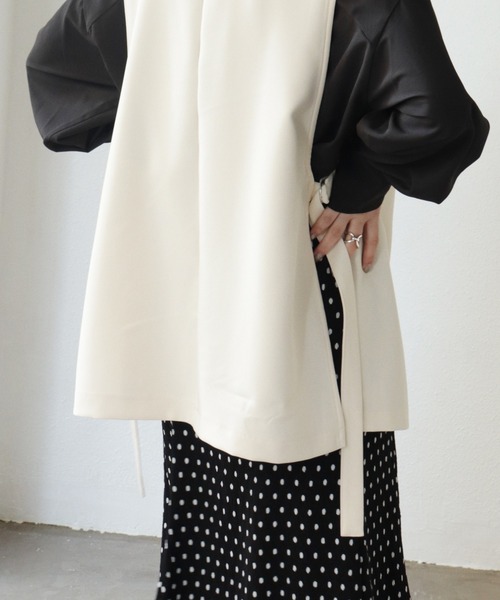 Shelly island（シェリーアイランド）の「ノーカラーダブルクロスジレ/ベスト（ベスト・レディース・ホワイト/ブラック・M）」の16枚目の写真