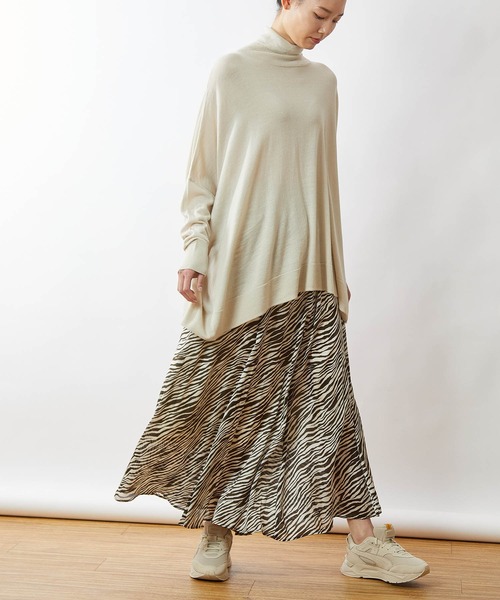 OUVRAGE CLASSE（ウヴラージュクラス）の「ワイドタートルプルオーバー（ニット/セーター・レディース・ブラック/サックスブルー/ライム/アイボリー・FREE）」の17枚目の写真