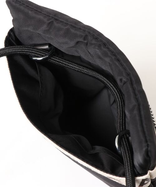 A.P.C.（アーペーセー）の「NECK POUCH REPEAT  22P（ショルダーバッグ・メンズ・ブラック・ONESIZE）」の5枚目の写真