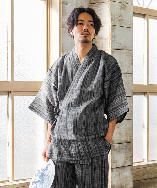 kimonomachi(キモノマチ)の「メンズ 綿麻甚平 S/M/L/LL/3L/4L 父の日ギフト お祭り 花火大会 父の日 プレゼント ギフト(浴衣・メンズ・ライトグレー/ダークグレー/ダークインディゴブルー/ブラックミックス/ホワイト×ブラック/ブラック×ホワイト/ブラック×ブルー/スミクロ/ダークネイビー/ネイビー×ホワイト/ネイビー系3/ブラック系/ブラック×レッド/グレー×ホワイト・LL/4L/S/M/L/3L)」の10枚目の写真