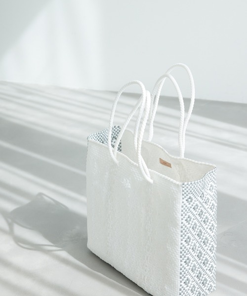 ROPE'(ロペ)の「メルカドトートA4バッグ(トートバッグ・レディース・ブラック/ホワイト・FREE)」の1枚目の写真