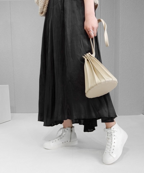 alala(アララ)の「キャンバスハイカットスニーカー ◇(スニーカー・レディース・アイボリー/ブラック・S/M/L/LL)」の7枚目の写真