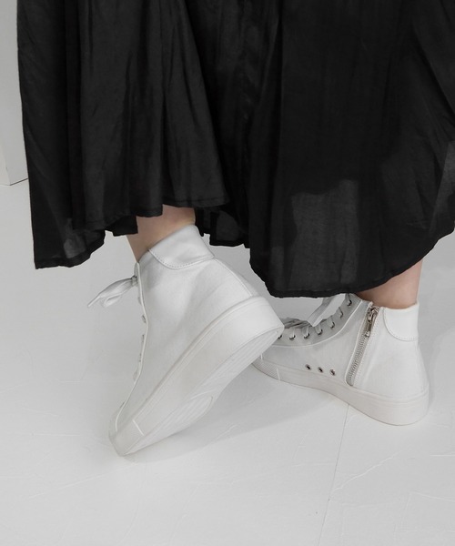 alala(アララ)の「キャンバスハイカットスニーカー ◇(スニーカー・レディース・アイボリー/ブラック・S/M/L/LL)」の10枚目の写真