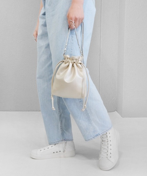 alala(アララ)の「キャンバスハイカットスニーカー ◇(スニーカー・レディース・アイボリー/ブラック・S/M/L/LL)」の15枚目の写真