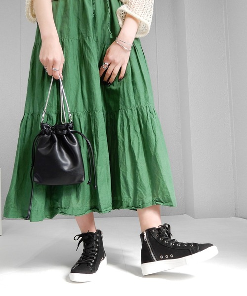 alala(アララ)の「キャンバスハイカットスニーカー ◇(スニーカー・レディース・アイボリー/ブラック・S/M/L/LL)」の20枚目の写真