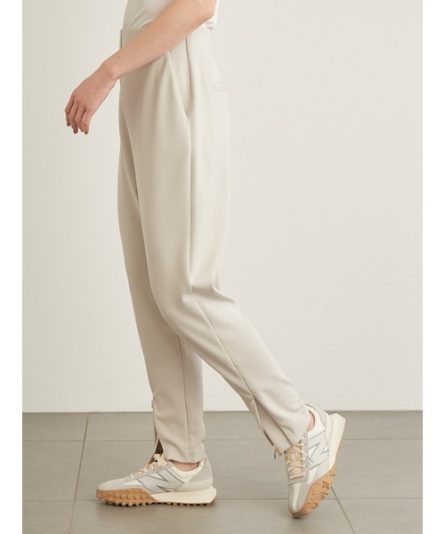 emmi(エミ)の「【emmi atelier】裾ファスナー付きテーパードパンツ(その他パンツ・レディース・ブラック/ベージュ・1/0)」の11枚目の写真