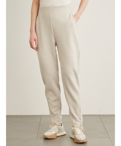 emmi(エミ)の「【emmi atelier】裾ファスナー付きテーパードパンツ(その他パンツ・レディース・ブラック/ベージュ・1/0)」の17枚目の写真