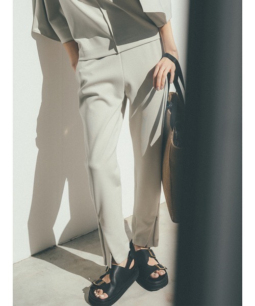 emmi(エミ)の「【emmi atelier】裾ファスナー付きテーパードパンツ(その他パンツ・レディース・ブラック/ベージュ・1/0)」の5枚目の写真