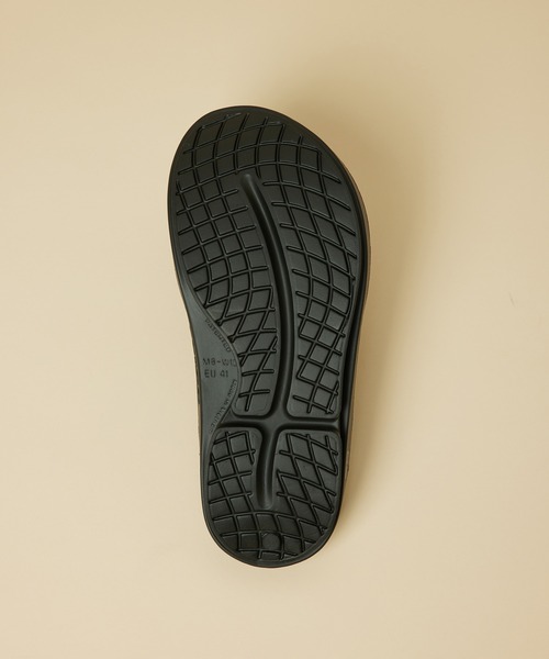 OOFOS（ウーフォス）の「【OOFOS】OOriginal ウーフォス オリジナル（サンダル・メンズ・ブラック/ダークブラウン/グレー・L/S/M）」の12枚目の写真