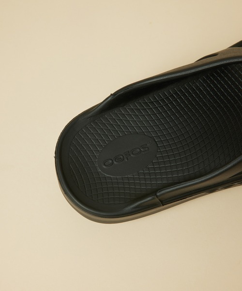 OOFOS（ウーフォス）の「【OOFOS】OOriginal ウーフォス オリジナル（サンダル・メンズ・ブラック/ダークブラウン/グレー・L/S/M）」の8枚目の写真