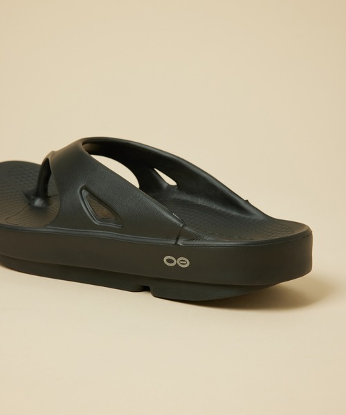 OOFOS（ウーフォス）の「【OOFOS】OOriginal ウーフォス オリジナル（サンダル・メンズ・ブラック/ダークブラウン/グレー・L/S/M）」の9枚目の写真