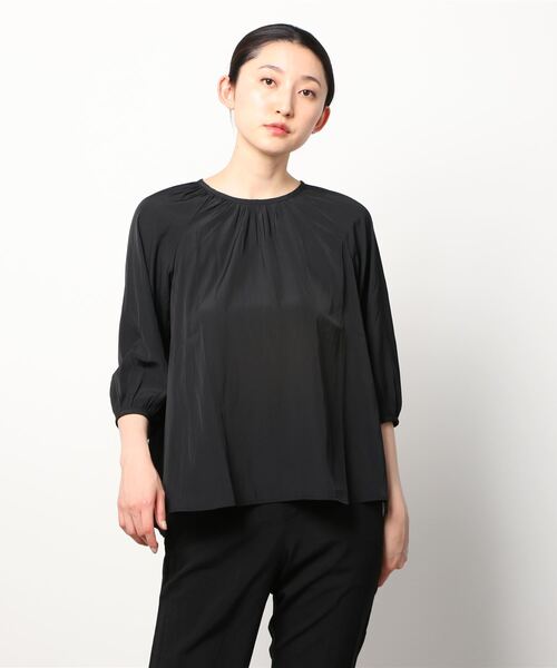 SUIT SELECT(スーツセレクト)の「【ノーアイロンOK】ほんのりシアーなギャザーブラウス(シャツ/ブラウス・レディース・ホワイト/ブラック/ライトブルー・S/L/M)」の3枚目の写真