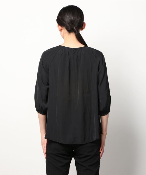 SUIT SELECT(スーツセレクト)の「【ノーアイロンOK】ほんのりシアーなギャザーブラウス(シャツ/ブラウス・レディース・ホワイト/ブラック/ライトブルー・S/L/M)」の4枚目の写真