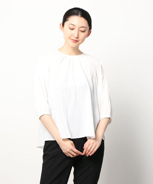 SUIT SELECT(スーツセレクト)の「【ノーアイロンOK】ほんのりシアーなギャザーブラウス(シャツ/ブラウス・レディース・ホワイト/ブラック/ライトブルー・S/L/M)」の6枚目の写真