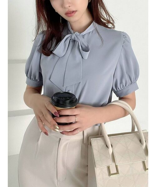 RESEXXY（リゼクシー）の「ボウタイパフブラウス（シャツ/ブラウス・レディース・アイボリー/ピンク/ブルー/その他1/ブラック・FREE）」の4枚目の写真