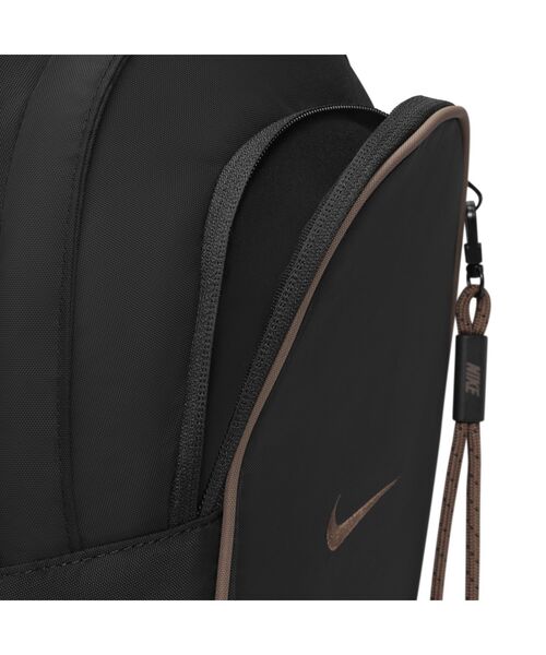 使いやすくて人気！【Nike】スリングバッグ/８L NIKE（ナイキ）の「ナイキ スポーツウェア エッセンシャル