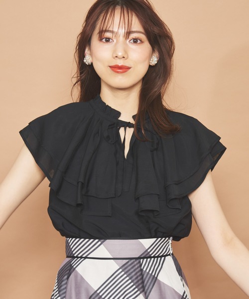 NOELA(ノエラ)の「配色パイピングブラウス(シャツ/ブラウス・レディース・ブラック/ベージュ/オフホワイト・フリー)」の4枚目の写真
