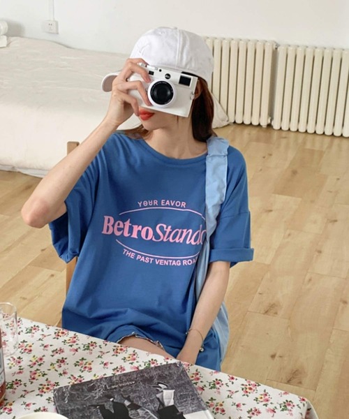 shopnikoniko(ショップニコニコ)の「ビックシルエットレタリング半袖Tシャツ(Tシャツ/カットソー・レディース・ホワイト/ピンク/ブルー・フリー)」の2枚目の写真