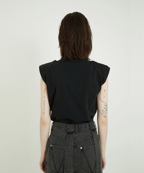 VIAVANDA（ヴィアヴァンダ）の「SHOULDER PAD TANK（Tシャツ/カットソー・レディース・グレー/ブラック・FREE）」の3枚目の写真