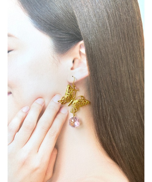 tone(トーン)の「【MUURABBTI】蝶々とキラキラ宝石ピアス(MA)(ピアス(両耳用)・レディース・ピンク/ブルー・FREE)」の10枚目の写真