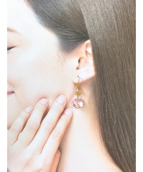 tone(トーン)の「【MUURABBTI】蝶々とキラキラ宝石ピアス(MA)(ピアス(両耳用)・レディース・ピンク/ブルー・FREE)」の5枚目の写真