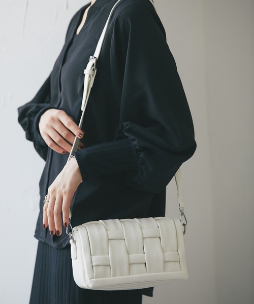 deux amour（ドゥーザムール）の「編み込みショルダーバッグ（ハンドバッグ・レディース・ホワイト/レモンイエロー/ブラック・FREE）」の18枚目の写真