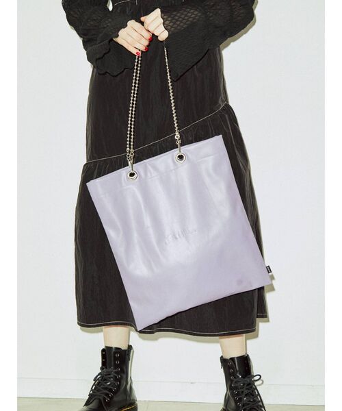 jouetie（ジュエティ）の「jouetieカラートート【A4サイズ/フェイクレザー】（トートバッグ・レディース・ブラック/ピンク/オフホワイト/パープル/ブラウン/グリーン/シルバー・FREE）」の5枚目の写真