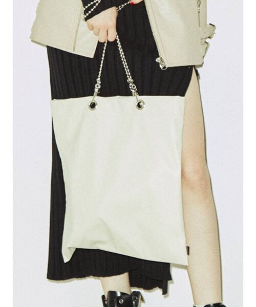 jouetie（ジュエティ）の「jouetieカラートート【A4サイズ/フェイクレザー】（トートバッグ・レディース・ブラック/ピンク/オフホワイト/パープル/ブラウン/グリーン/シルバー・FREE）」の8枚目の写真