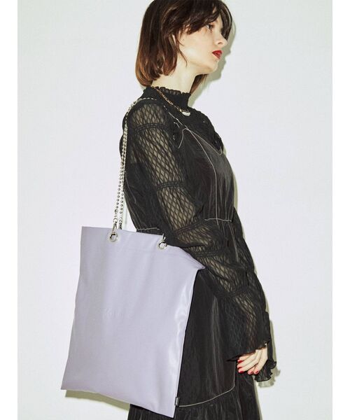 jouetie（ジュエティ）の「jouetieカラートート【A4サイズ/フェイクレザー】（トートバッグ・レディース・ブラック/ピンク/オフホワイト/パープル/ブラウン/グリーン/シルバー・FREE）」の16枚目の写真