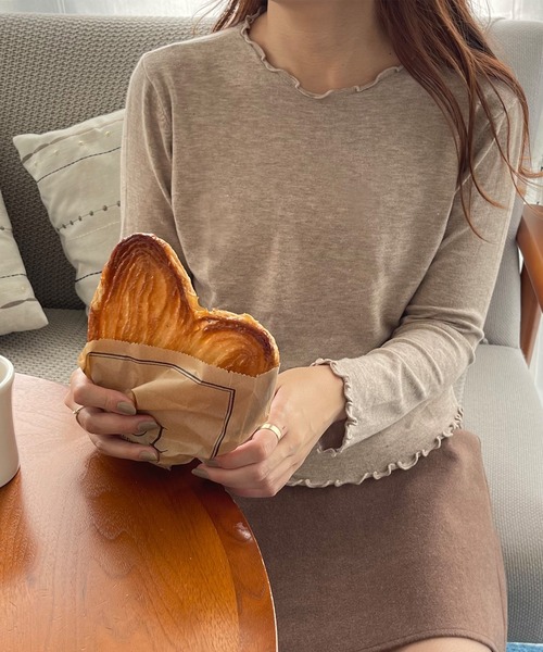 LAUIR(ラウアー)の「メローデザインニットトップス(ニット/セーター・レディース・ブラック/ホワイト/クリーム/グレイッシュベージュ/レッド/ブルー/グリーン系その他/モカ・FREE)」の5枚目の写真