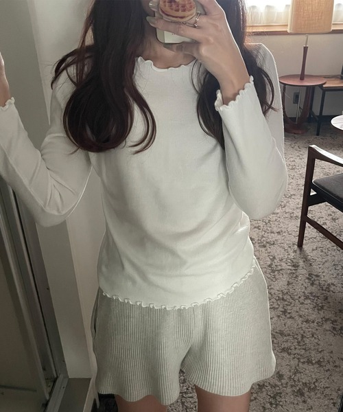 LAUIR(ラウアー)の「メローデザインニットトップス(ニット/セーター・レディース・ブラック/ホワイト/クリーム/グレイッシュベージュ/レッド/ブルー/グリーン系その他/モカ・FREE)」の20枚目の写真