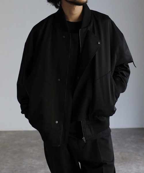 CREARE -LINO-（クレアーレリノ）の「オーバーサイズ ルーズ MA-1ブルゾン<ユニセックス>（MA-1・メンズ・ブラック/シルバーグレー・M/L）」の3枚目の写真