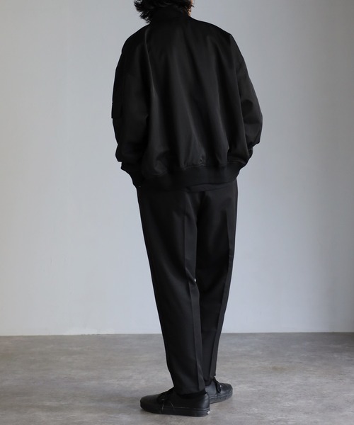 CREARE -LINO-（クレアーレリノ）の「オーバーサイズ ルーズ MA-1ブルゾン<ユニセックス>（MA-1・メンズ・ブラック/シルバーグレー・M/L）」の8枚目の写真