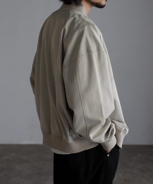 CREARE -LINO-（クレアーレリノ）の「オーバーサイズ ルーズ MA-1ブルゾン<ユニセックス>（MA-1・メンズ・ブラック/シルバーグレー・M/L）」の12枚目の写真