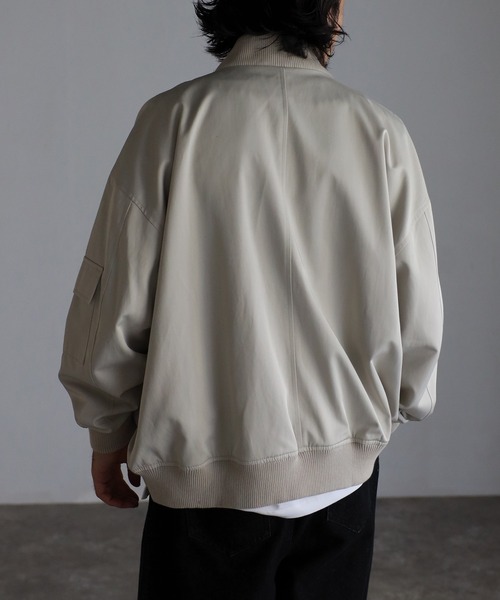 CREARE -LINO-（クレアーレリノ）の「オーバーサイズ ルーズ MA-1ブルゾン<ユニセックス>（MA-1・メンズ・ブラック/シルバーグレー・M/L）」の11枚目の写真