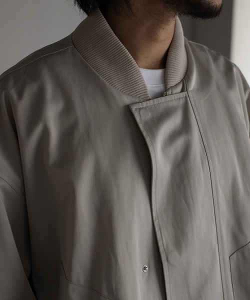 CREARE -LINO-（クレアーレリノ）の「オーバーサイズ ルーズ MA-1ブルゾン<ユニセックス>（MA-1・メンズ・ブラック/シルバーグレー・M/L）」の14枚目の写真