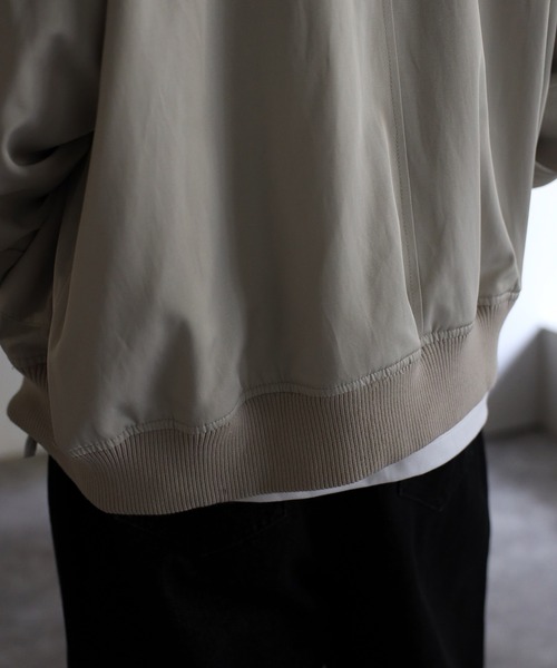 CREARE -LINO-（クレアーレリノ）の「オーバーサイズ ルーズ MA-1ブルゾン<ユニセックス>（MA-1・メンズ・ブラック/シルバーグレー・M/L）」の17枚目の写真