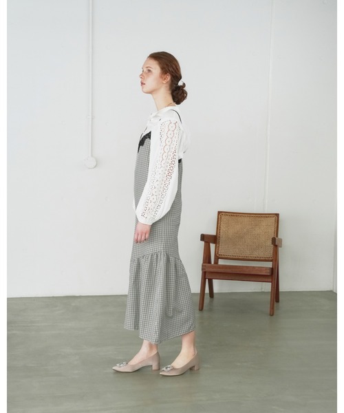 Emma Francis(エマフランシス)の「ポインテッドトゥ 3cmヒール ビジューバックル サテンパンプス(バレエシューズ・レディース・パープル/ベージュ/チャコールグレー/ブラック/ブラウン/ホワイト/グレー・22.0cm/22.5cm/23.0cm/23.5cm/24.0cm/24.5cm/25.0cm)」の17枚目の写真